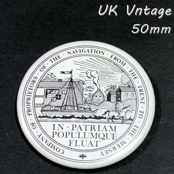 イギリス 輸入 雑貨 缶バッジ 50mm 『 祖国の人々に 』 当時物 ピンバッチ (BAT628)