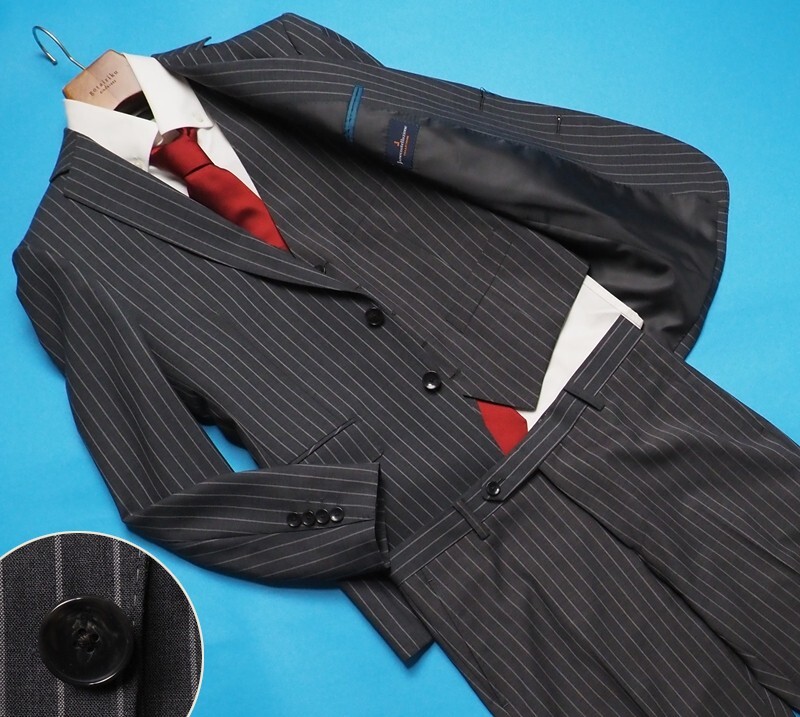 ◆極美品◆　スリーピース　スーツ　黒　ストライプ　大きめサイズ　A7　XL 110011803131433.05.-_1.jpg