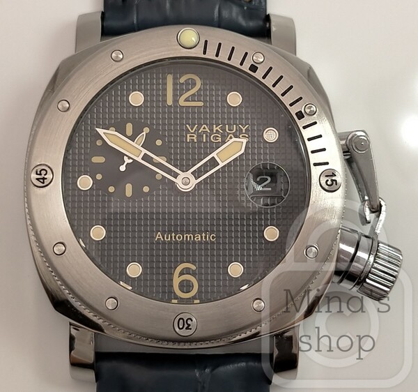 超弩級ミリタリーダイバーズ【シーガル搭載/新品】防水性能100m スイスコンポジット3ピース アーチ風防 硬度7 316L ディープシーブルー革