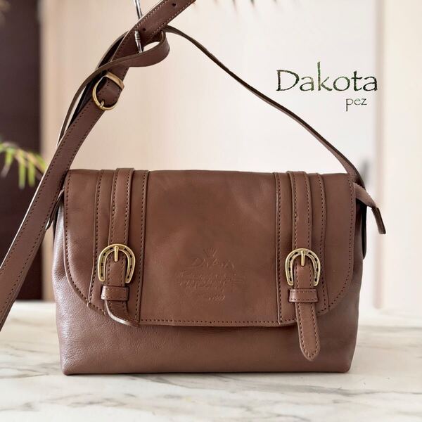 極美品 Dakota ダコタ レザーショルダーバッグ*レディース 牛革 本革 ブラウン 茶 肩掛け 斜め掛け ナチュラル