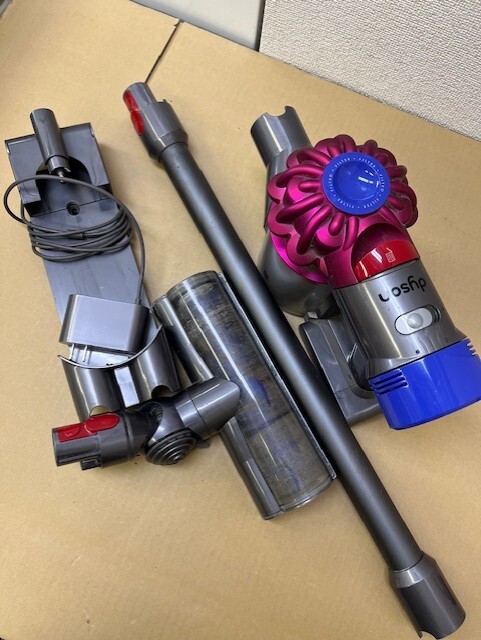♪ dyson SV11 ジャンク品 本体のみ 付属品写真参照 通電確認