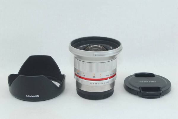 ★美品★SAMYANG 12mm F2.0 シルバー フジフイルムXマウント APS-C用 フード付き♪