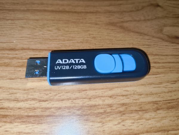 ADATA USBメモリ 128GB Technology USB3.0 直付型フラッシュメモリー DashDrive UV128 AUV128-128G-RBE