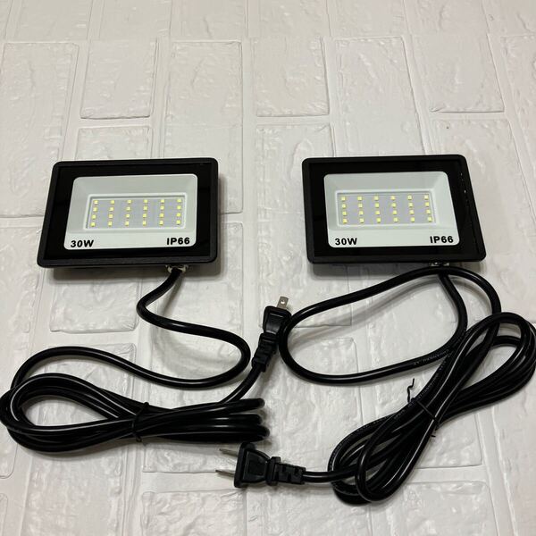 TANKAO led投光器 投光器 屋外 100v 灯光器 作業灯 外灯 3000K/6500K 5000ml IP66 昼光色 高輝度 l昼光色, 30W 2個 13×9.5×1.6cm