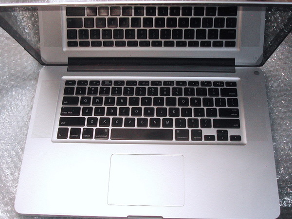 Appleノートブック「MacBook Pro A1286 Late 2011 15インチ」液晶不良ジャンク扱いで 動作OK現状渡し ドライブ奇跡的良好!! 部品取りに即決