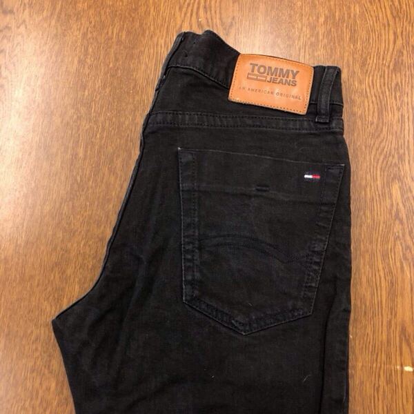 【GF010】TOMMY JEANS W29 L32 カラーパンツ ブラック 黒色 ストレッチ生地 メンズブランド古着 トミージーンズ 送料無料