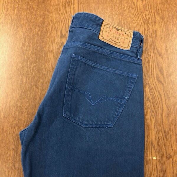 【GF019】GUESS W32 カラーパンツ ブルー 青色 メンズブランド古着 ゲス 送料無料
