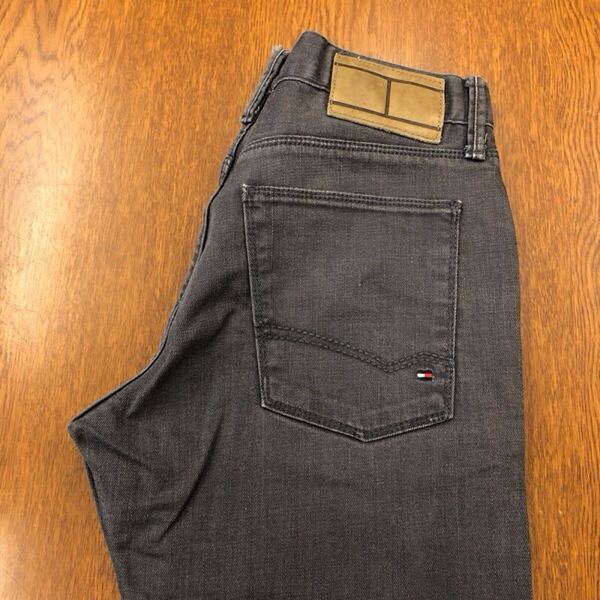 【GF042】TOMMY HILFIGER W30 L32 カラーパンツ チャコールグレー ストレッチ生地 ブランド古着 トミーヒルフィガー 送料無料