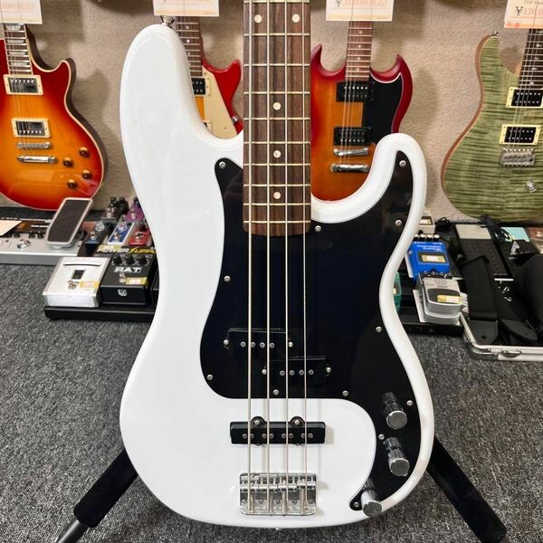 【10259】 Squier by Fender precision bass
