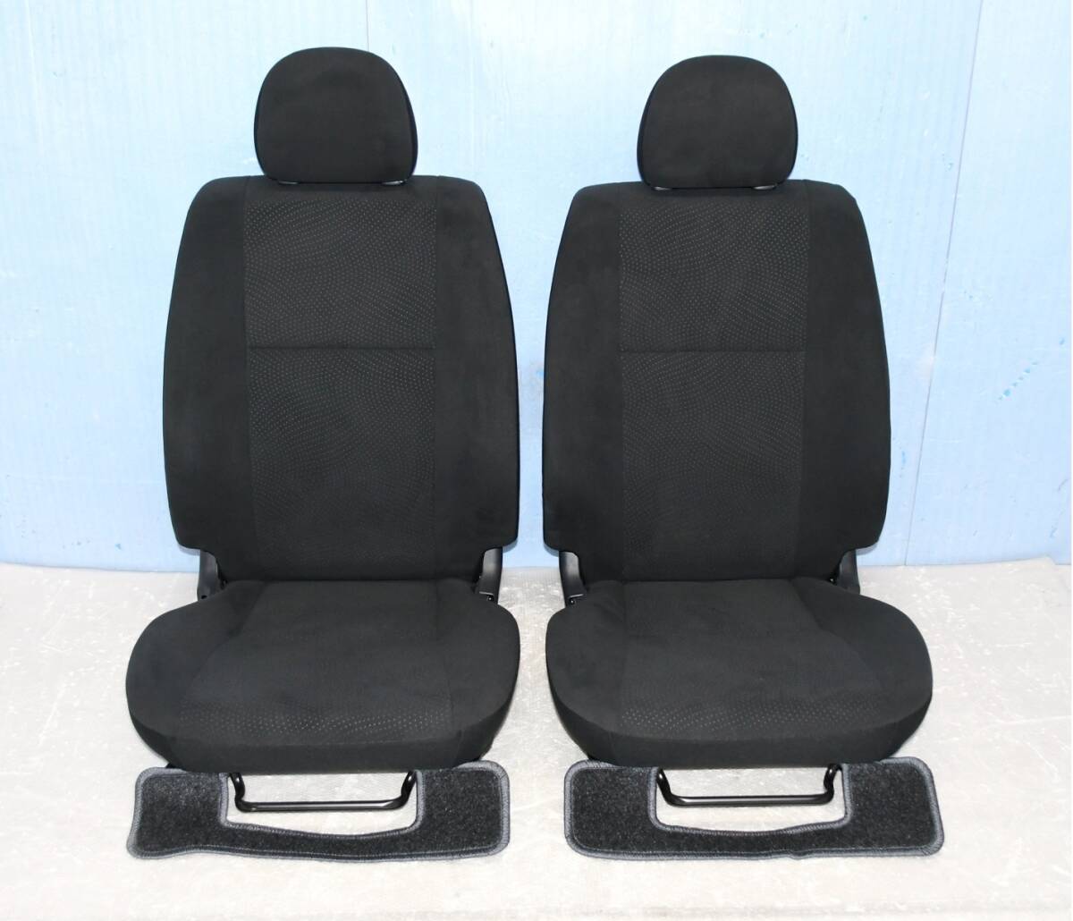 ハイエース純正シート 新車外し分 ※運転席のみ販売 値下げしました! ハイエース純正シート 新車外し分 ※運転席のみ