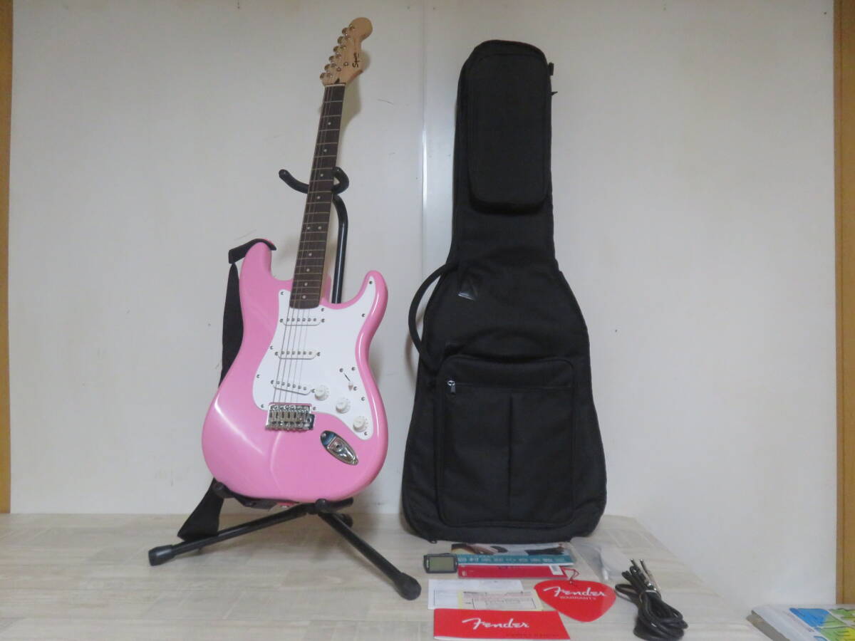 Fender Squire Bullet Stratocaster Vintage Pink w Fender Case