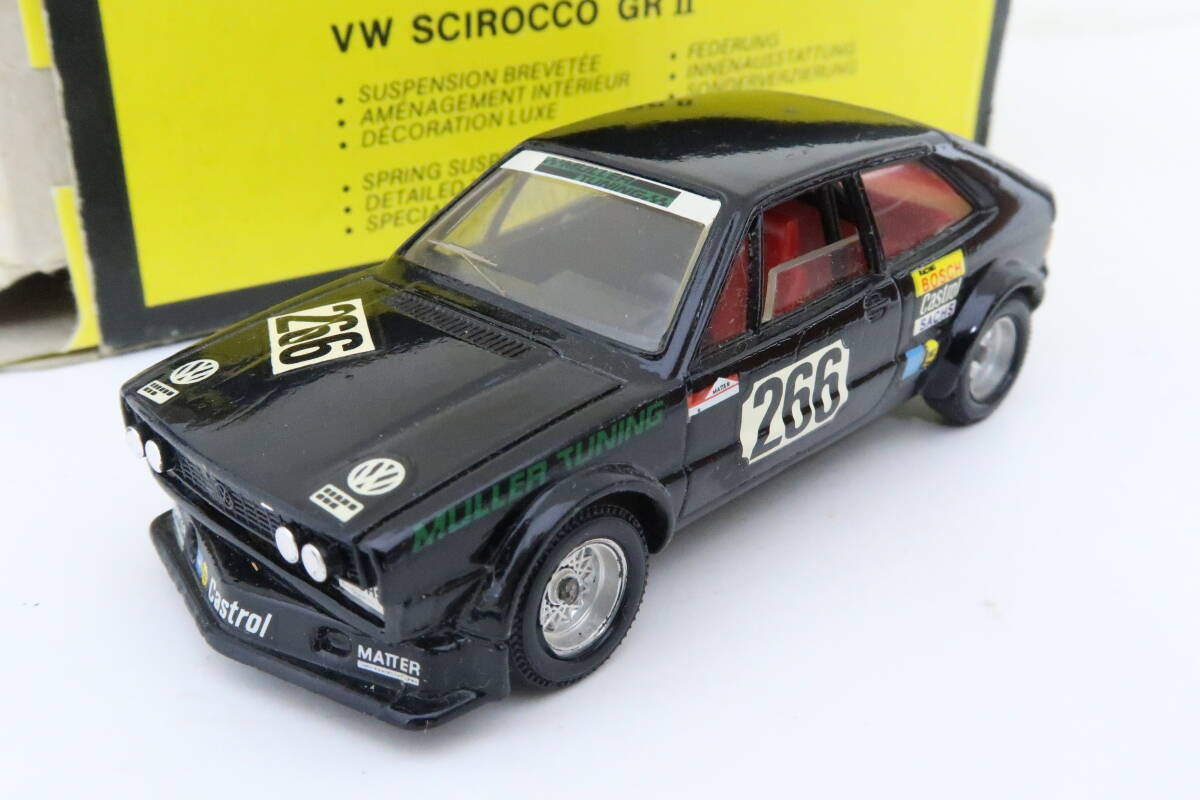 ミニチャンプス 1/18 ルノー R26 No.1 2006 F1 中国GP 2位 F