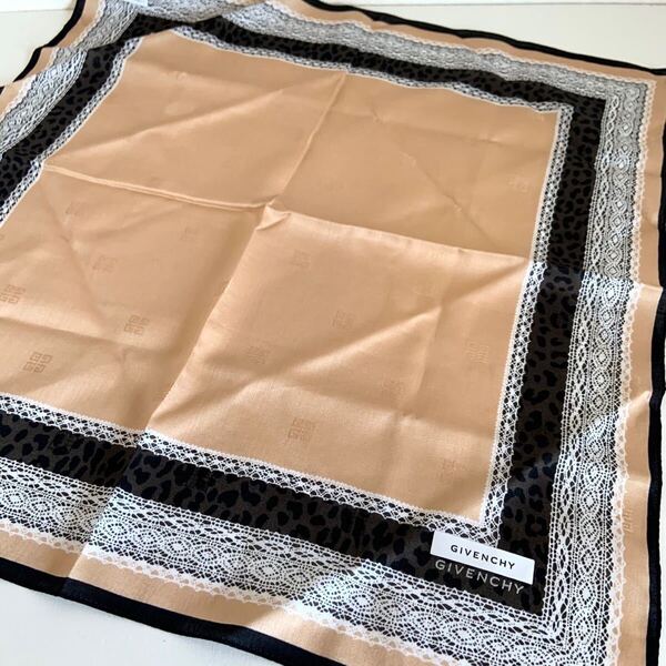 未使用 GIVENCHY ジバンシー 大判ハンカチ 総柄 ロゴ柄 綿100% 日本製 約50×50cm レディース ジバンシィ ハンカチ 川辺(株)