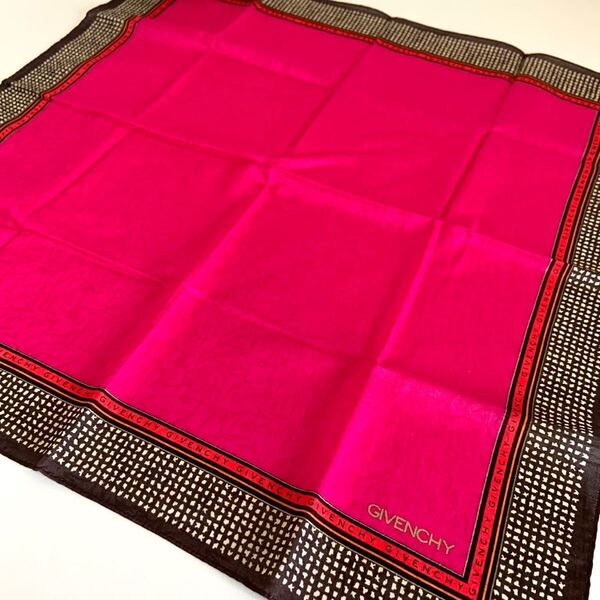 未使用 GIVENCHY ジバンシー 大判ハンカチ 総柄 ピンク系 約48×48cm レディース ジバンシィ ハンカチ