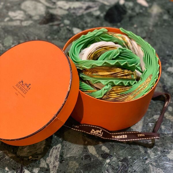 HERMES プリーツスカーフ LES CAVALERS D'OR 黄金の騎士 RYBAL エルメス カレプリセ シルク100%