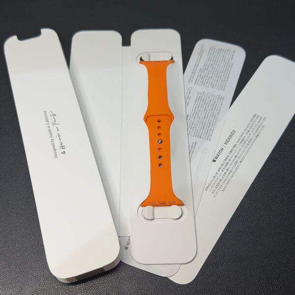 ☆即決 美品 Apple Watch HERMES オレンジ スポーツバンド 42mm 41mm 40mm 38mm エルメス 純正 アップルウォッチ ラバーバンド S/M 057