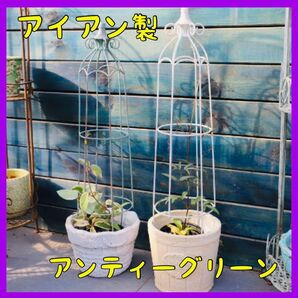 新品 アイアン製ミニオベリスク アンティークグリーン ガーデンオーナメント雑貨