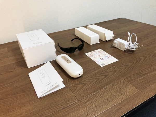 BIZINN IPL光脱毛器 D-1103 ホワイト 5段階エネルギー調節 サファイア冷感 無制限回照射 男女兼用 日本語説明書・保護眼鏡付き