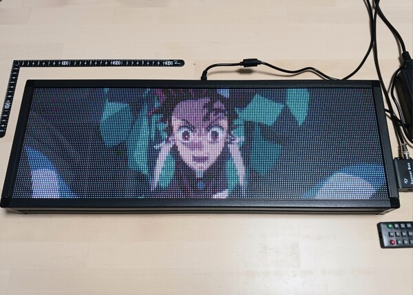 カラー電光掲示板(606mm x 222mm x 56mm)完成品