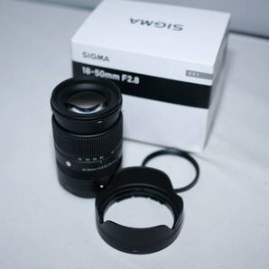 新品同様 シグマ 18-50mm F2.8 DC DN Xマウント フジフィルム 標準ズームレンズ 一度も使わず、箱から出しただけ。