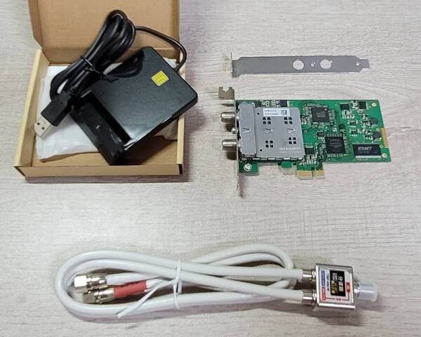 【動作確認済み】アースソフト PT3 セット( カードリーダー、分波器つき)①