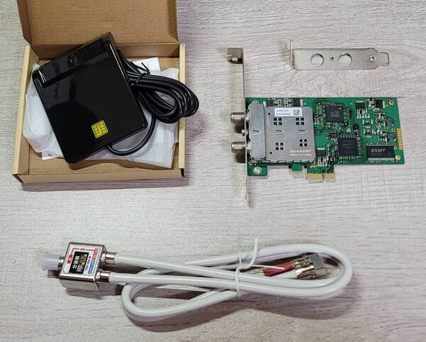 【動作確認済み】アースソフト PT3 セット( カードリーダー、分波器つき)②