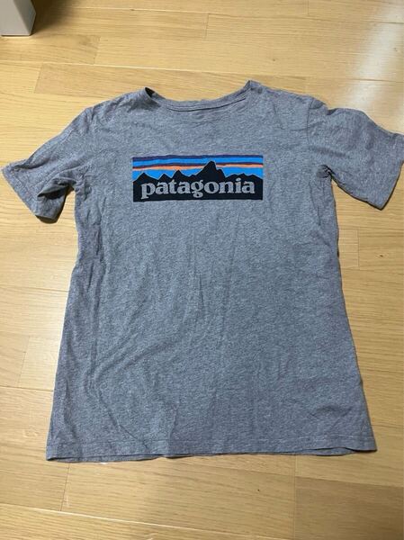 patagonia パタゴニア Tシャツ 半袖Tシャツ キッズXLサイズ ロゴT グレー 灰色 キャンプ アウトドア