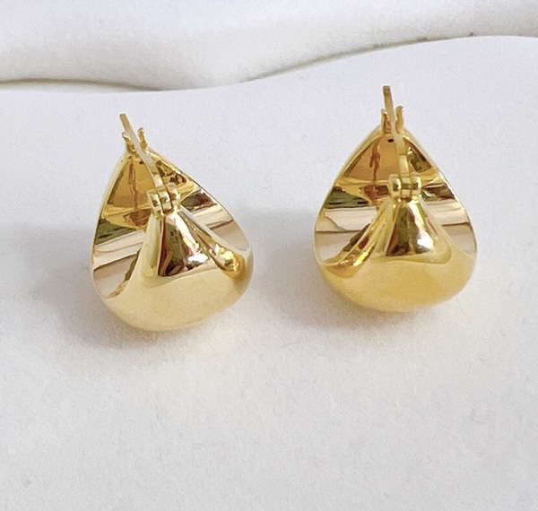 K18YG 丸いフォルム ぷっくり 中空ピアス ピアス フープピアス YG 中空 K18 YG イエローゴールド 18K リングピアス 三角形 鏡面
