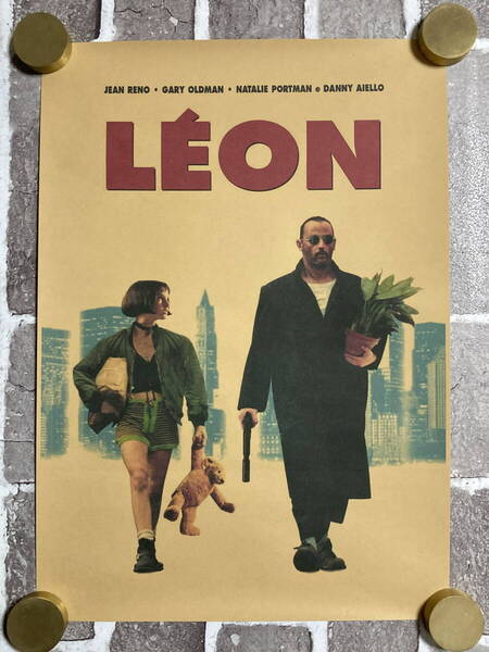 ▲棚:V_H7【クラフト紙製 ポスター レオン&マチルダ (LEON:ジャン・レノ、ナタリー・ポートマン)42㎝×30㎝ #L54】sa_wjig