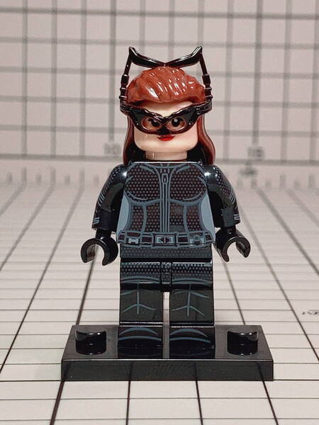 ▲棚:V_H7【キャットウーマン (ダークナイト、バットマン:アン・ハサウェイ版) レゴ 互換:カスタム ミニフィギュア】sa_wjig