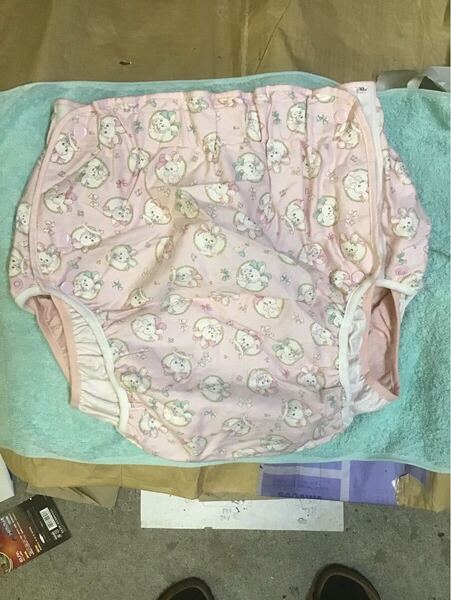 Baby Angelベビー エンジェルのおむつカバーXLサイズ 新品未使用品 かわいいウサギ柄 送料込み LLサイズ 大人用おむつカバー オムツ