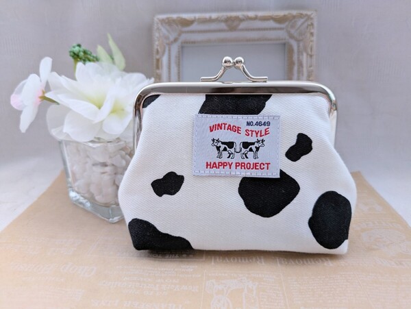 牛柄が可愛すぎるぅがま口 タグ付き 小銭入れや小物入れに ハンドメイド うし cow 牛柄 白黒 プレゼントにも 匿名配送