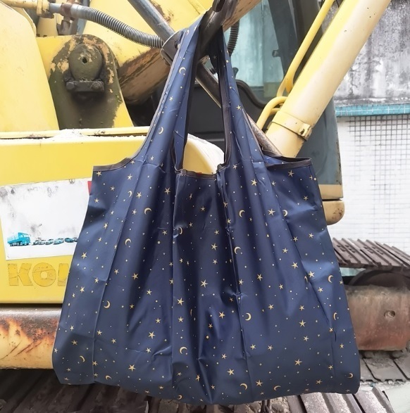 ■新品■エコバッグ【星 月 グラフィック】【ネイビー】大容量 コンパクト 簡単 かわいい 便利 ショッピングバッグ