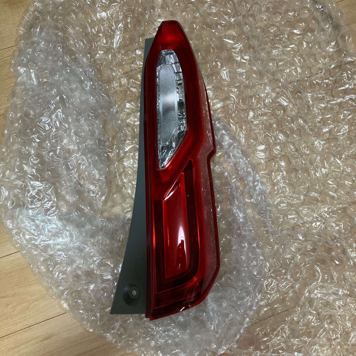 ホンダ 純正 N-BOX 《 JF3 》 右テールランプ 33501-TTA-N01