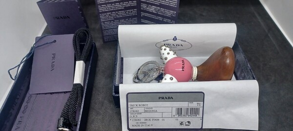 プラダ PRADA キーホルダー イタリア現地購入 未使用 タグ 箱あり サイズ 7cm