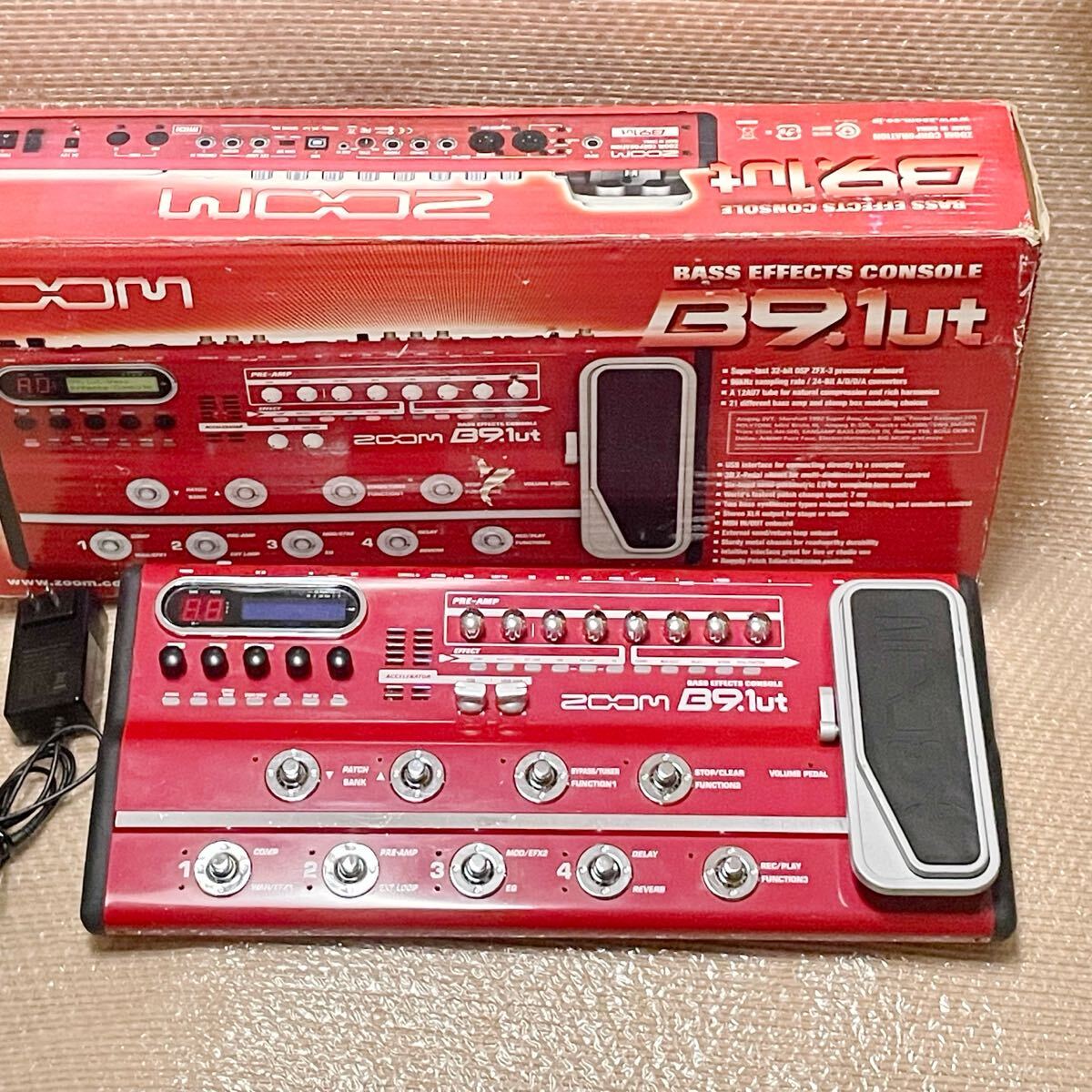 B9.1ut Bass Effects Console | Zoom
