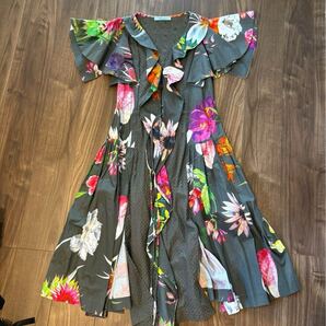 Blumarine 花柄半袖ひざ丈ワンピース