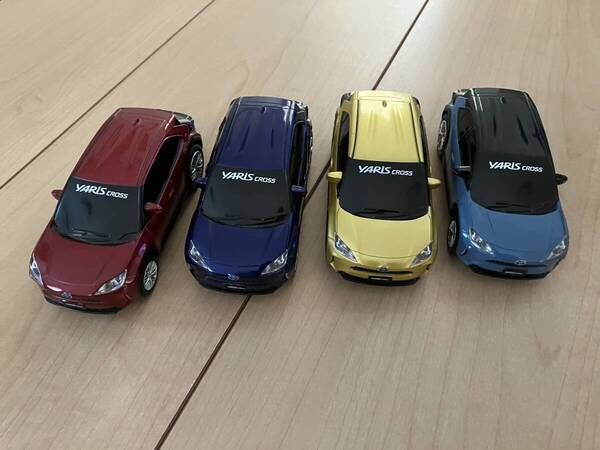 ヤリスクロス カラーサンプル 4色セット トヨタ TOYOTA ミニカー 非売品 プルバックカー レア 色見本 プルバック 限定 カラー見本 美品