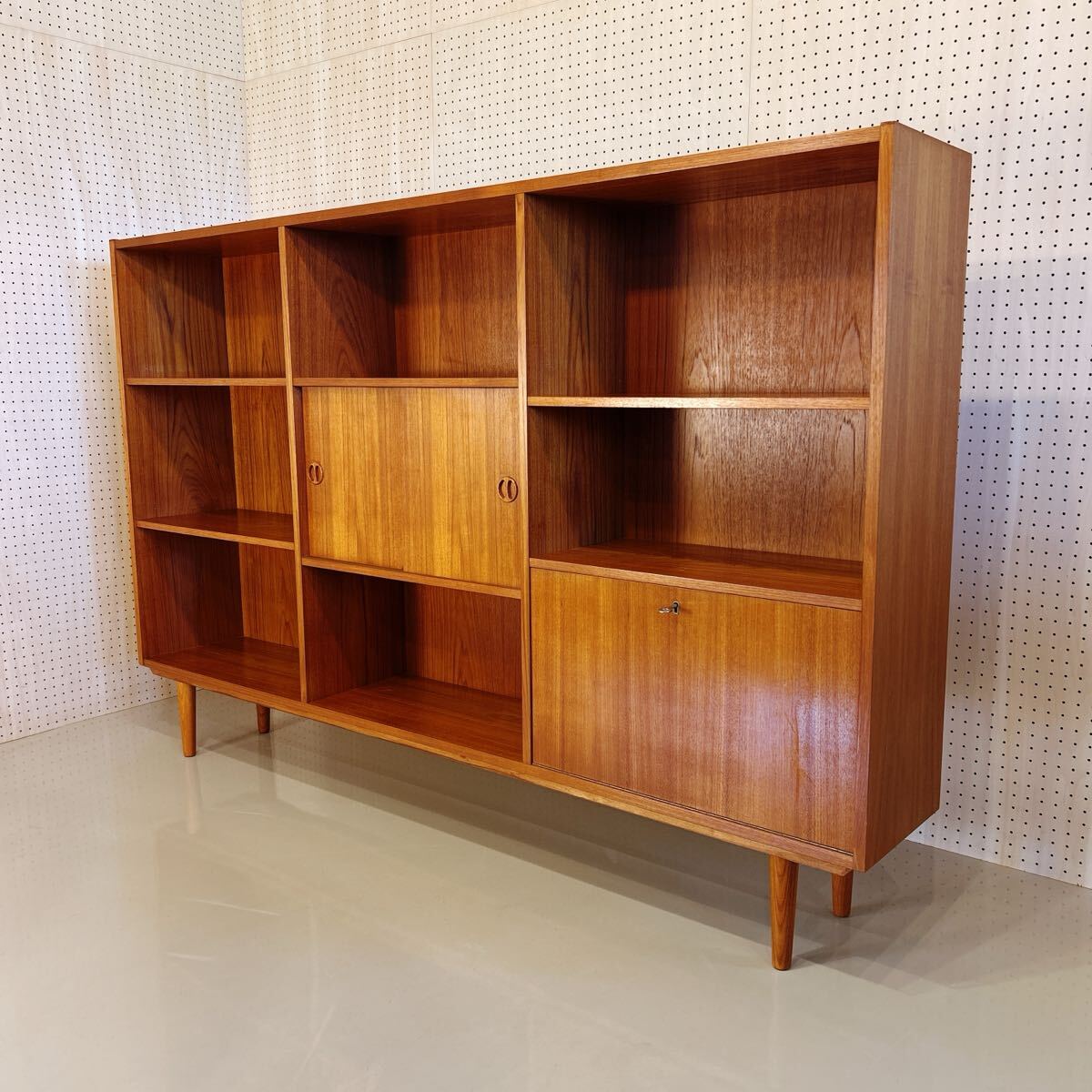 展示品　オカムラ　ライブス　シェルフ　飾り棚　サイドボード　収納　キャビネット 1_33b40f1e-3c7a-4fdc-8f72-