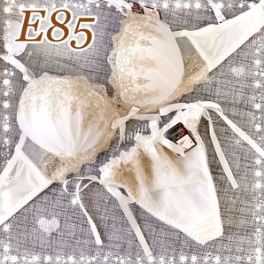 セール★E85LL★アラベスク調 ホワイト 白★ブラジャー&Tバックセット★ほどける紐パン セクシー 刺繍 Eカップ アンダー85 新品 下着★みゆ