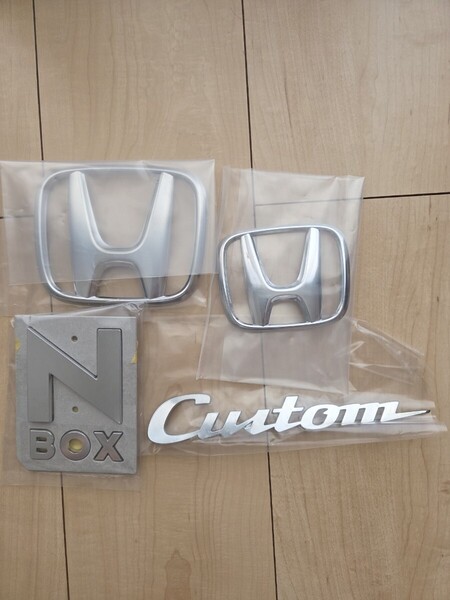【中古】JF5 N-BOX Custom 純正ノーマルエンブレム