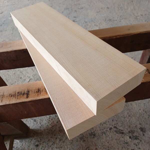 角材-1044【45×12.2/12.9×4.7cm】 国産ひのき 【柾目】 角材 2本セット 彫刻 テーブル脚 木工 一枚板 無垢材 桧 檜 DIY