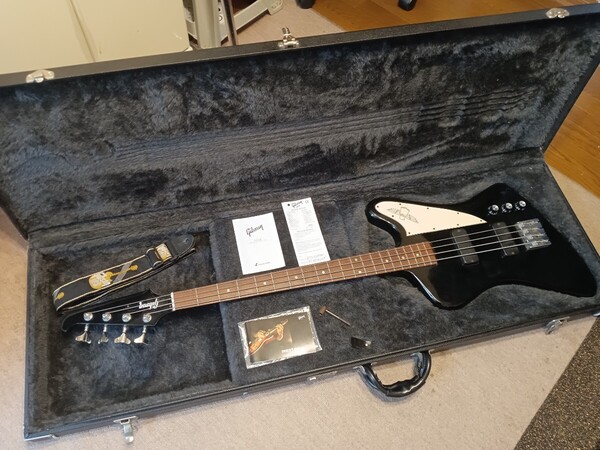 ★送料当方負担★レア 2000年製 Gibson ギブソン Thunderbird studio サンダーバード ブラック エレキ ベース electric Bass ハード ケース