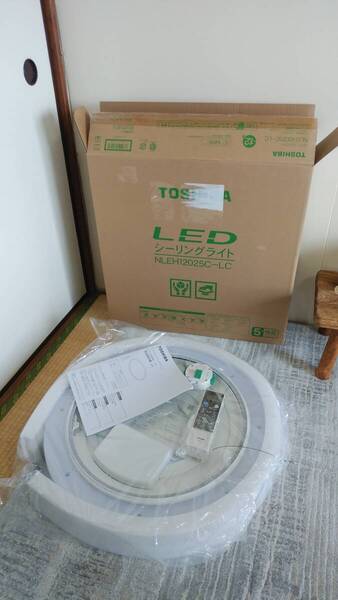 【美品】東芝 TOSHIBA 導光板フラットデザイン 間接光機能付き LEDシーリングライト 12畳 NLEH12025C-LC