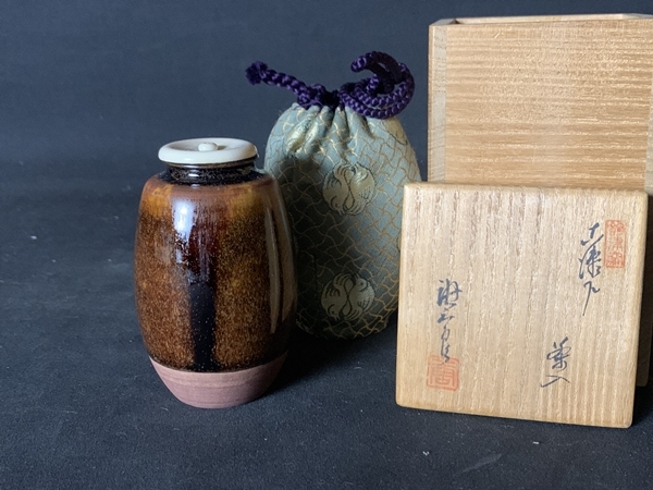 茶道具 加藤唐三郎造 古瀬戸 肩衝茶入 仕覆付 共箱 V 6978