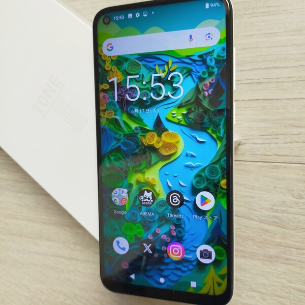 「TONE e21」 ホワイト 割と綺麗かと思います。 RAM6GB.ROM128GB けっこう使えるスペックです。 Androidバージョン10