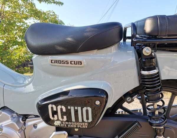 クロスカブ(AA06/JA10/JA45/JA60) スーパーローダウンカスタムシート スタンダードブラック
