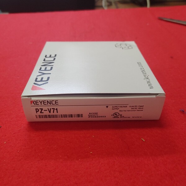 たぶん 未使用 KEYENCE アンプ内蔵型光電センサー キーエンス PZ-V71
