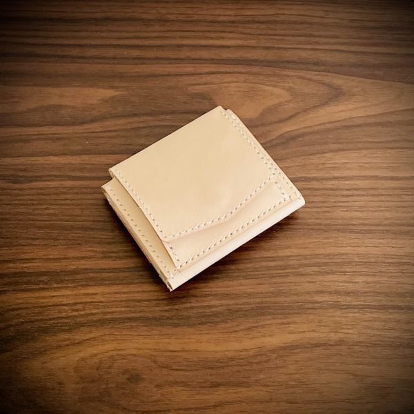 総手縫い 経年変化を楽しむ ミニ財布 コンパクトウォレット 小さい財布 本革 牛革 生成り ナチュラル 革財布 ヌメ ハンドメイド 送料無料