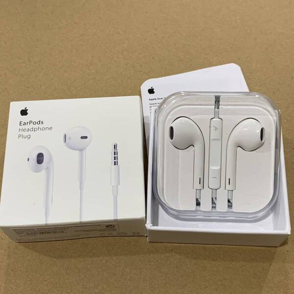 アップル純正 EarPods with 3.5mm Headphone Plug